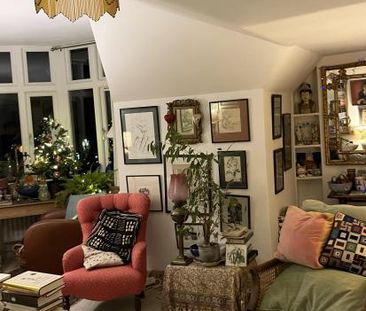 Bright bedroom in pretty attic flat - Photo 1