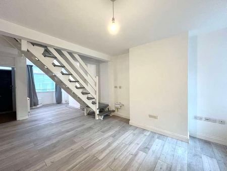 Amherst Road, Reading, Berkshire, RG6 - Photo 4