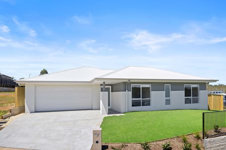 4 Makybe Diva Mews, Port Macquarie NSW 2444 - House For Rent | Domain - Photo 3