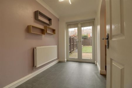 2 bedroom end of terrace house to rent - Photo 5