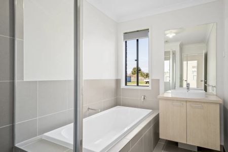 3 Joe Drive, Werribee. - Photo 4