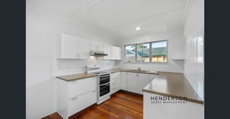 SPACIOUS 3-BEDROOM HOME ON LARGE BLOCK - Photo 5