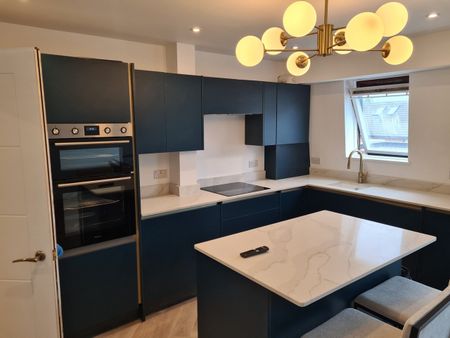 2 Bed Penthouse, Devonshire Road, SW19 - Photo 3