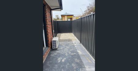 STUDIO/BEDSIT! - Photo 2