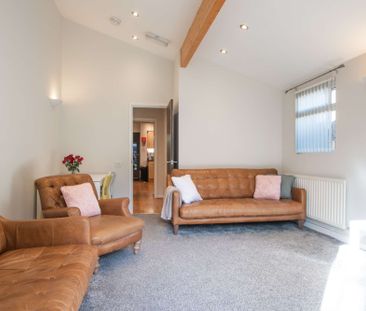 Complete with stylish loft conversion - Photo 1