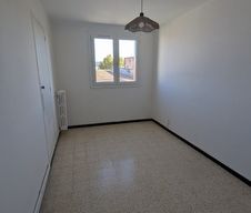 Location Appartement 4 pièces 71m² MARTIGUES 13500 - Photo 3