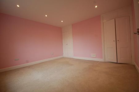 4 bedroom detached house to rent - Photo 4