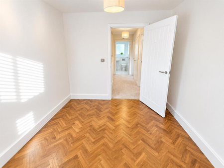 4 bedroom semi-detached house to rent - Photo 5