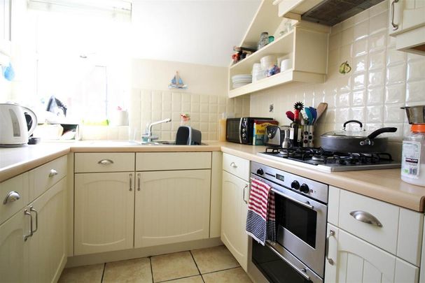 3 bedroom end of terrace house to rent - Photo 1