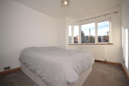 2 bedroom Flat To Let - Photo 3