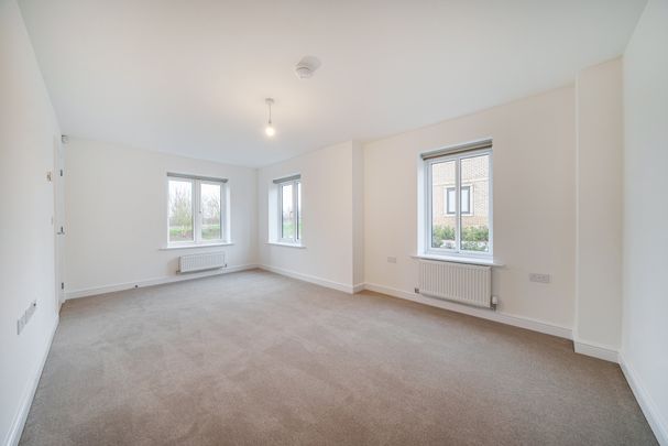 Kingfisher Drive, Northampton - Photo 1