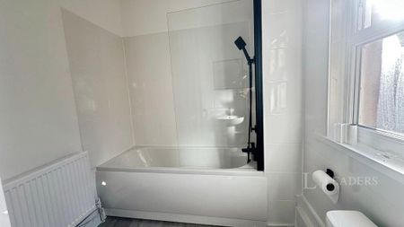 1 bedroom in a house share to rent - Photo 2