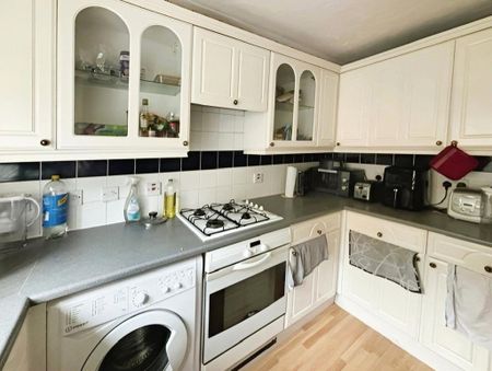 4 bedroom terraced house to rent - Photo 4