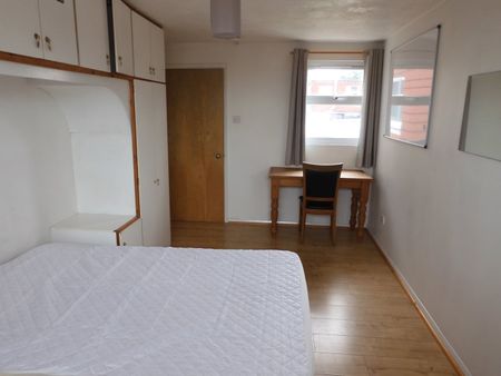 6 Bed Terraced House, Brading Road, BN2 - Photo 5