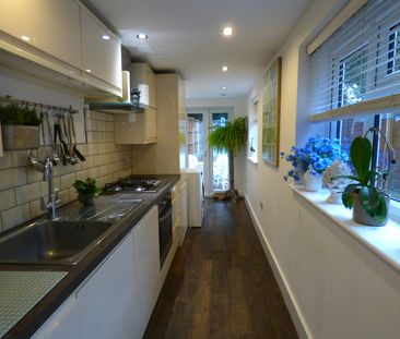 Terraced House to rent on - Photo 2