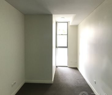 Leasing Opportunity: Modern 1-Bedroom + Study Apartment in Hillsdale - Photo 3