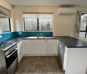 Comfortable Family Home - Photo 2