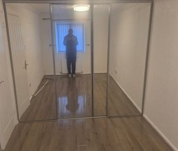 3 Bed Terraced House, Heversham Walk, M18 - Photo 2