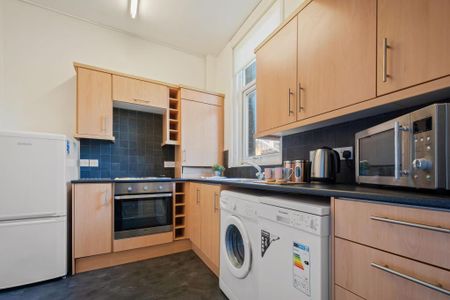 3 bedroom flat to rent - Photo 5
