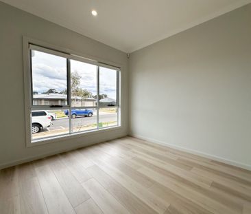 Modern Family Living - Photo 5