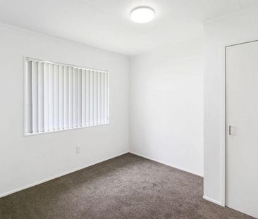 Renovated 3 bedroom home in Otara! - Photo 5