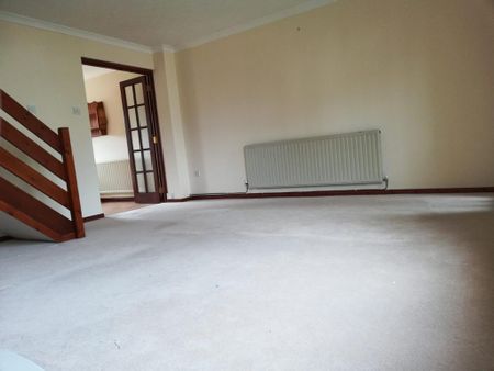 3 bedroom semi-detached house to rent - Photo 2