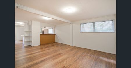 Like to entertain with city views? Need dual living? Garden maintenance included - Photo 3