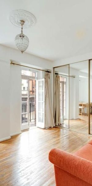 Studio Flat, Neville Court, NW8 - Photo 1