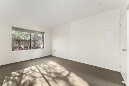 Two Bedroom Townhouse In Sunbury's Tranquil Pocket - Photo 2