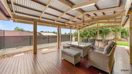 SPACIOUS THREE BEDROOM PLUS STUDY HOME - GREAT LOCATION - Photo 5