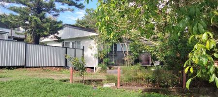 Charming Family Home in a Super Convenient Location - Photo 3