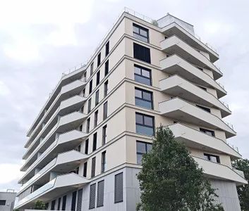 EXKLUSIVES WOHNEN, gepflegte 71 m2 Neubau mit 14 m2 Balkon, 2 Zimmer, Komplettküche, Wannenbad, Parketten, Ruhelage, Pfarrwiesengasse - Photo 1