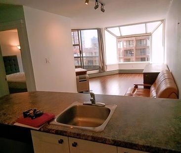 Prime Yaletown location, close to beach, available now - Photo 2