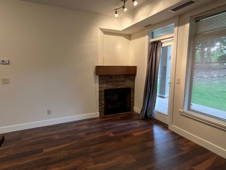 1 Bed +Den, 1 Bath – Aria - Photo 5
