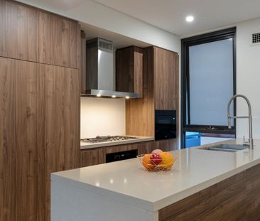 Stylish 3 Bedrooms Townhouse | Moments to Lindfield Station - Photo 4