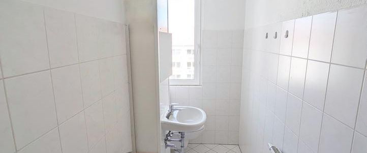 ++ 3-Raum-Wohnung mit Balkon & Tageslichtbad - ruhig wohnen in Limbach-Oberfrohna ++ - Photo 1