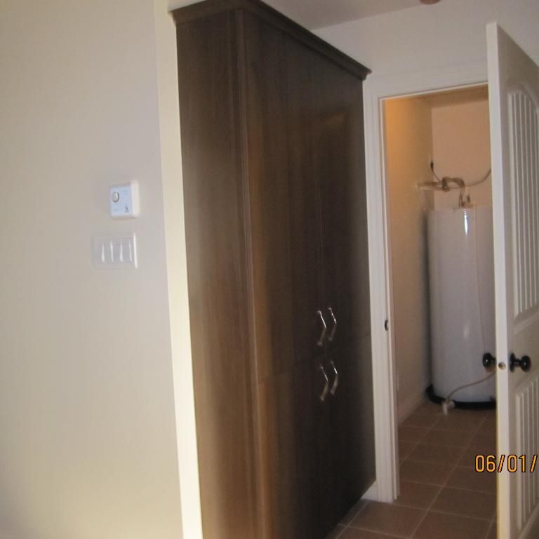Magog, 5 1/2 avec 3 chambres, 2 stat, 1 remise, 4 plex 2010 au 2e étage, boisé arrière - Photo 1
