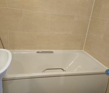 1 bedroom in a house share to rent - Photo 6