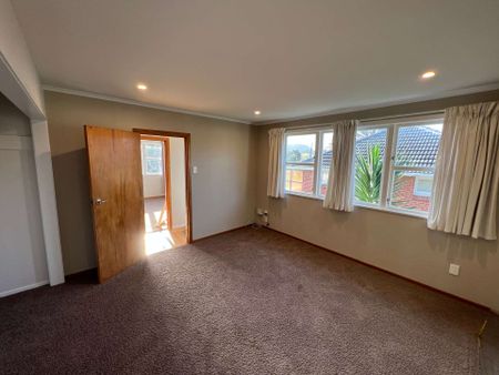 Three Bedroom Beauty - Photo 2