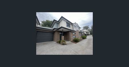 Large 2 Bedroom Townhouse - Photo 5