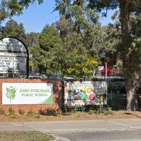 3 Bedroom Townhouse in Sought After Schooling Catchment - Photo 3