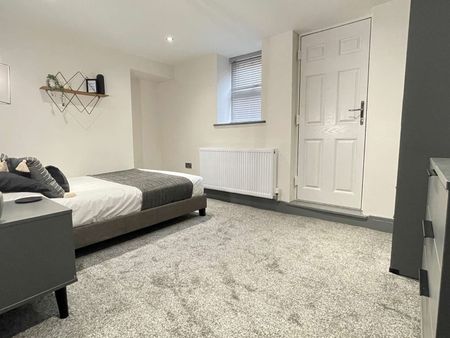 Professional HMO, All Bills Included Room 2 - Photo 3