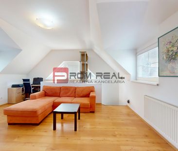 3D OBHLIADKA - Veľký 2-izbový podkrovný byt s rozlohou 62 m2 + tera... – Fotografia 3