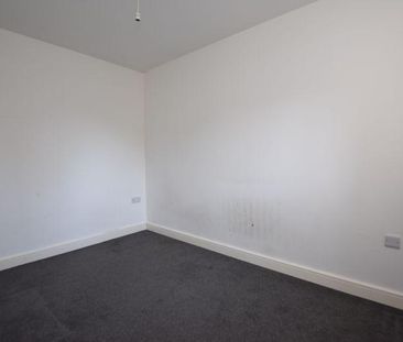 3 bedroom flat to rent - Photo 5