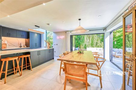 4 bedroom detached house to rent - Photo 5