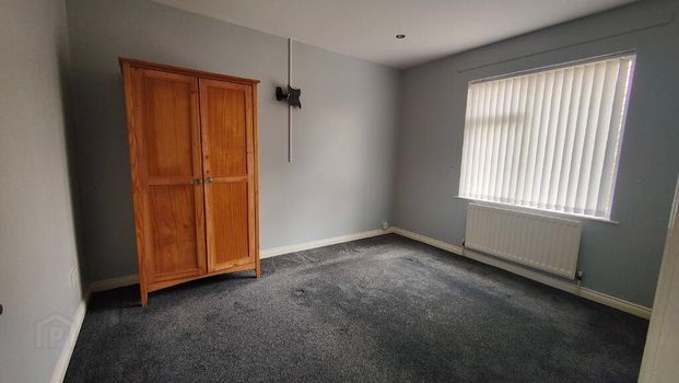 73a Rossdale, Derry, BT47 5RD - Photo 1