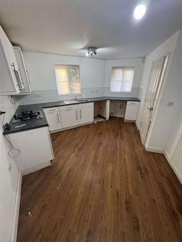 Sandering Drive, Manchester, M8 - Photo 3