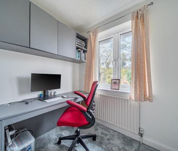 4 bedroom semi-detached house to rent - Photo 1