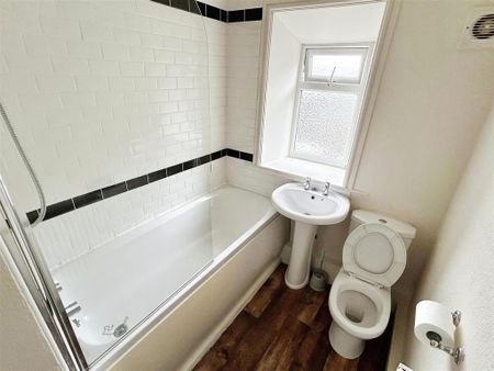 2 bedroom terraced house to rent - Photo 4