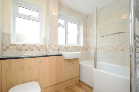 2 bedroom flat to rent - Photo 4